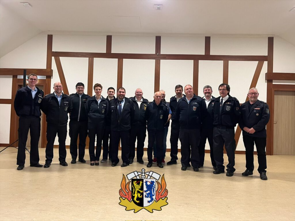 Der neu gewählte Vorstand zusammen mit den Alterskameraden auf der Delegiertenversammlung 2025 in Grumbach